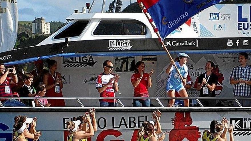 La &#039;txiki&#039; se quita una espina antes de entonar el alirón