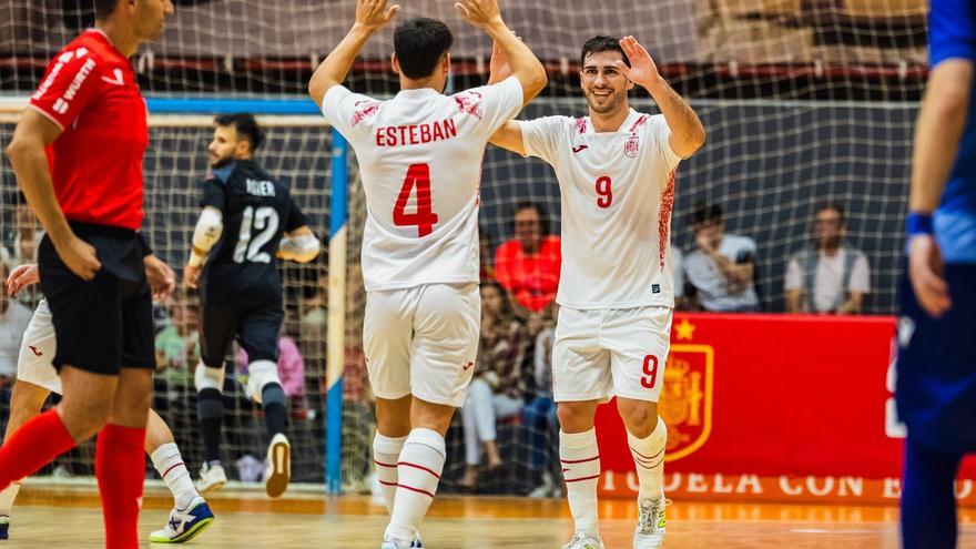 La selección española se despide de Navarra con otra goleada