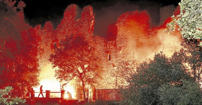 La recreación de la quema del monasterio se logró en 2021 con fuegos de artificio