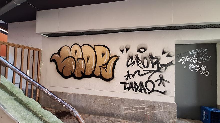 Unanimidad política en Arrasate en apoyo a la Policía Municipal tras los incidentes por un grafiti