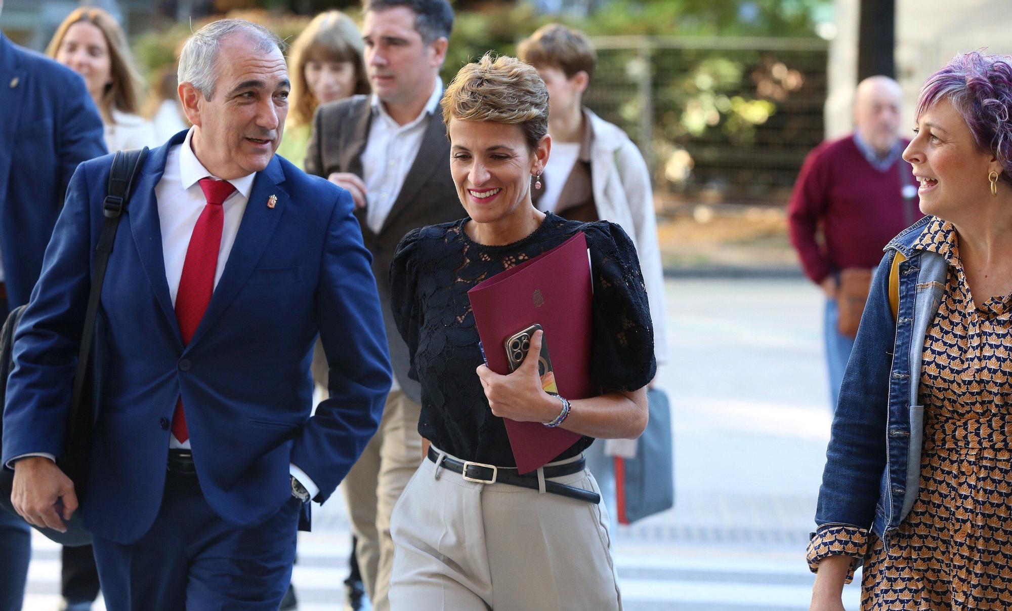 Fotos de la comparecencia de María Chivite en el Parlamento para explicar los informes de la OANA