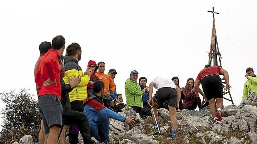 La cima se encuentra a 800 metros de altitud. 