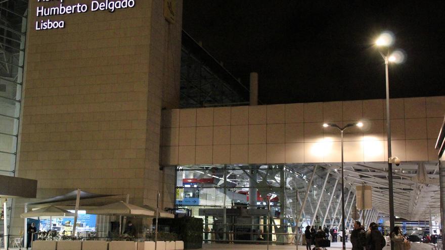 Ocho activistas climáticos detenidos tras realizar pintadas en el Aeropuerto de Lisboa