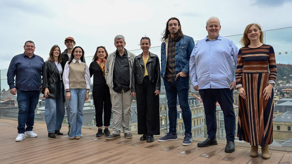Foto de familia de los integrantes del encuentro Gure ondarea, gure sukaldea.