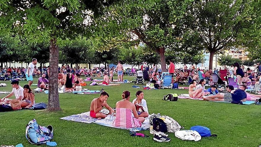 Piscinas nocturnas contra el calor en Corella