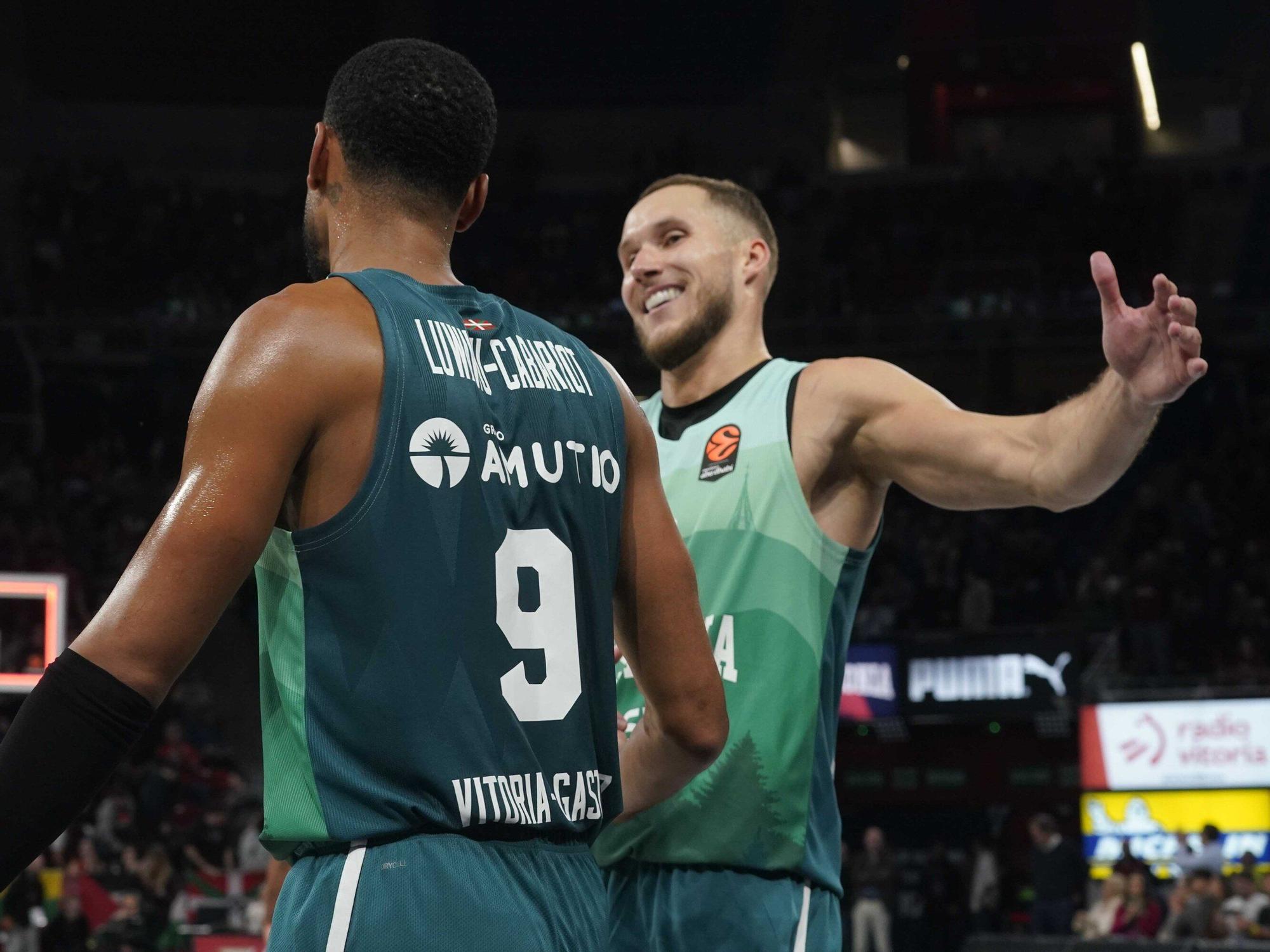 Todas las imágenes del Baskonia - Dubái (92-85)