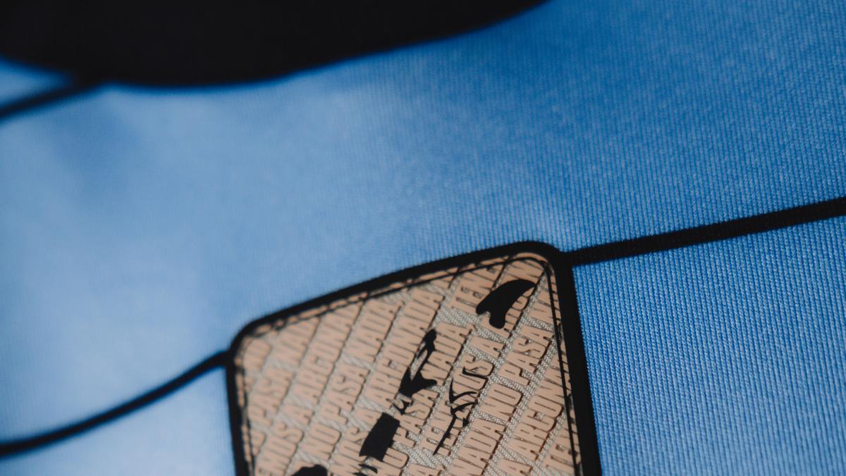 Detalle de la camiseta con la inscripción &quot;No pasa nada, tenemos a Arconada&quot;