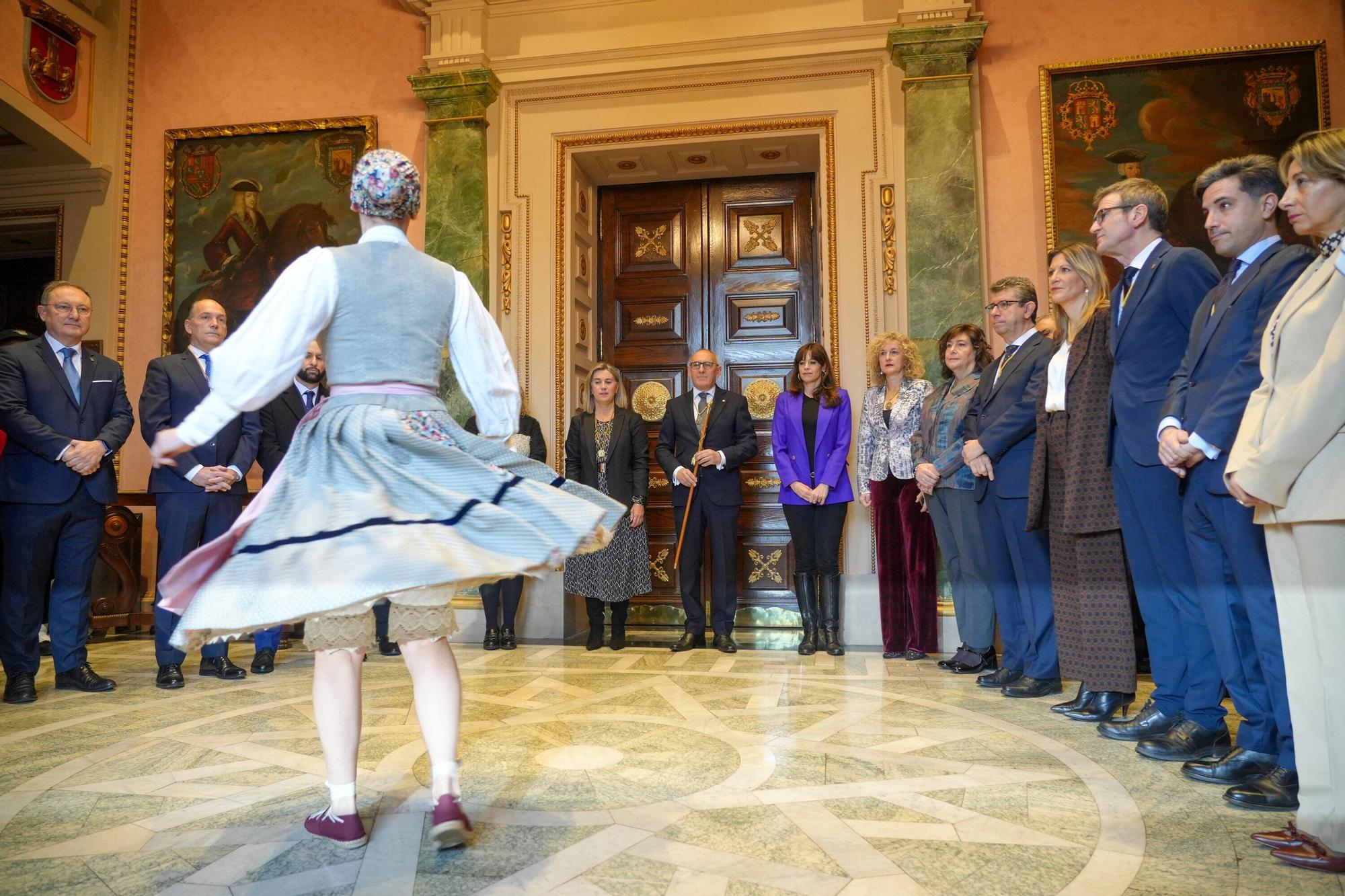En imágenes: Pleno Tradicional de noviembre de Juntas Generales