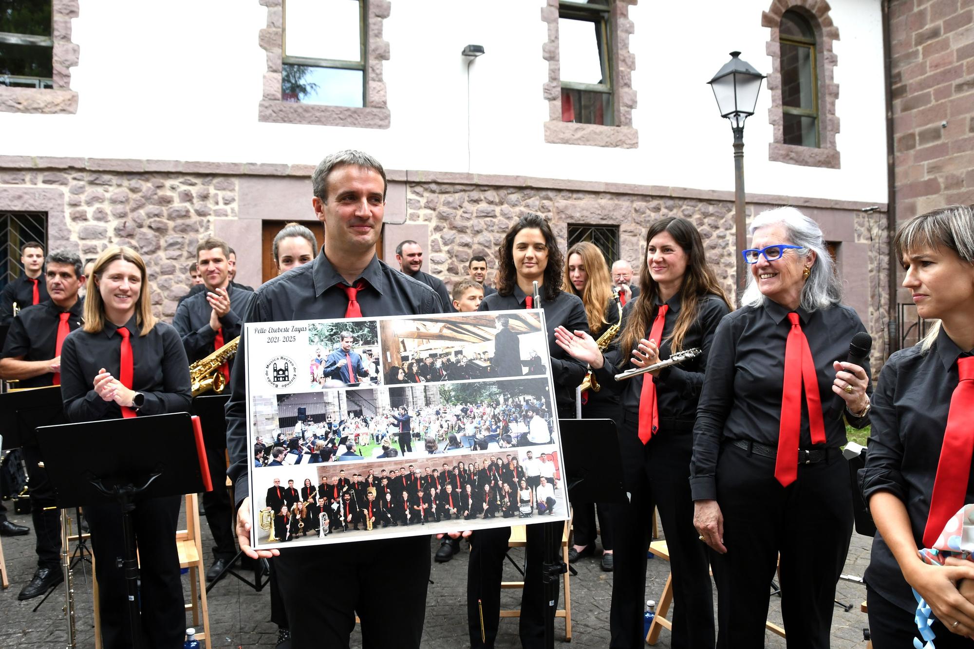 Día de aitetxis y amatxis en Elizondo con concierto de la Banda Recreo