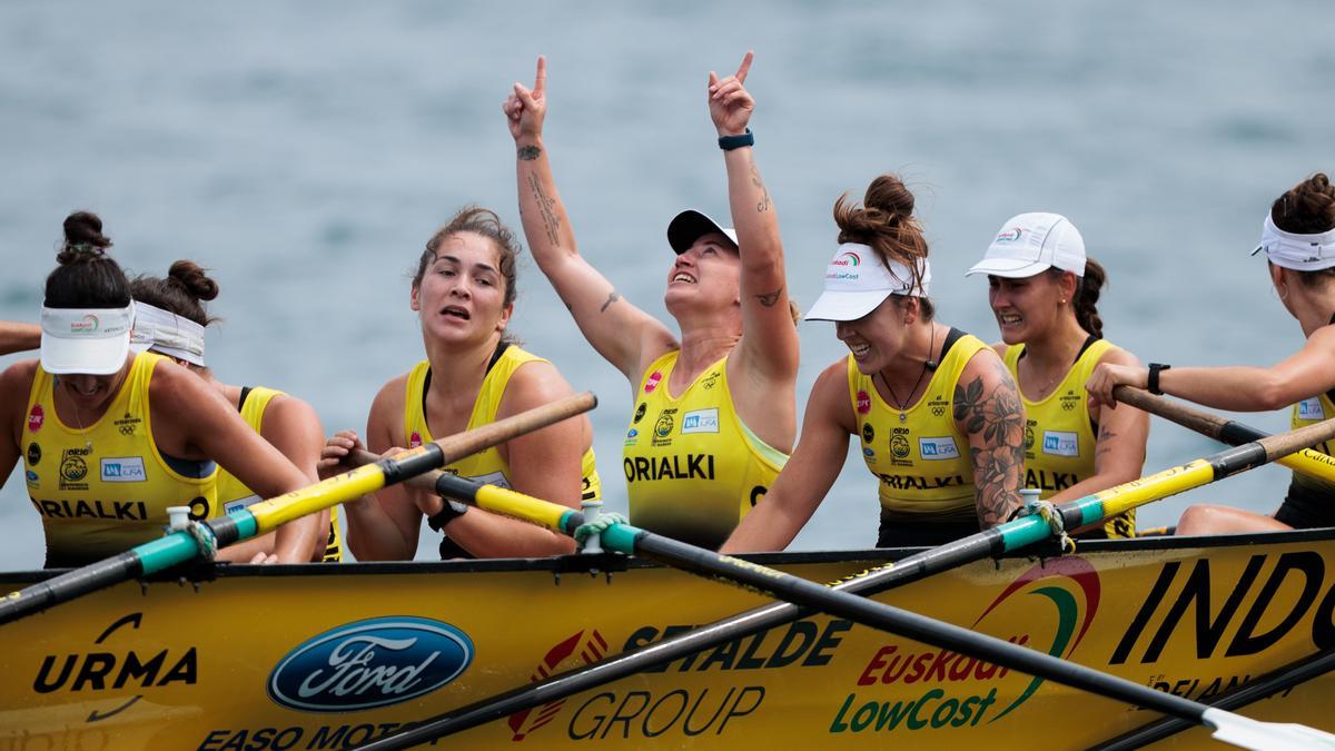 Las amarillas celebran el triunfo en casa.