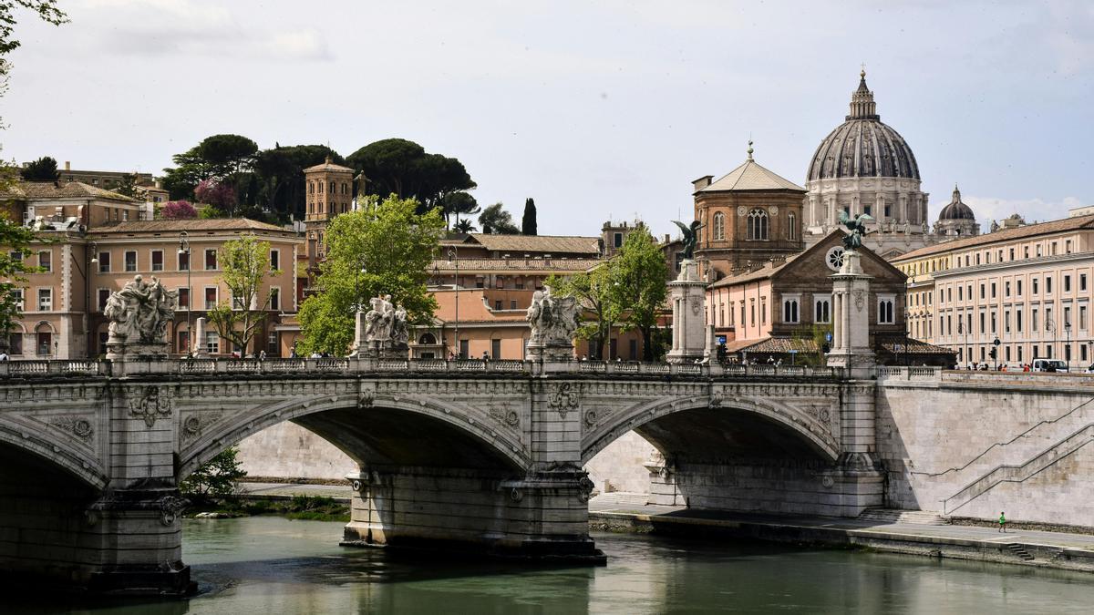 Puente sobre el río Tíber en Roma.