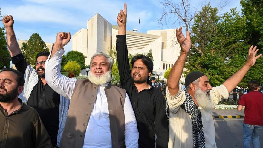 El Supremo paquistaní declara "ilegal" el arresto del ex primer ministro Imran Khan