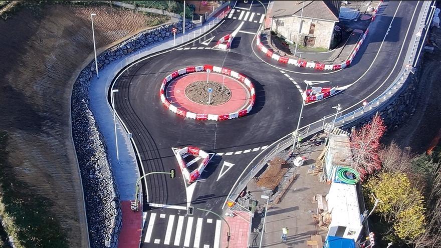 Una rotonda regula el tráfico de la BI-630 en Traslaviña