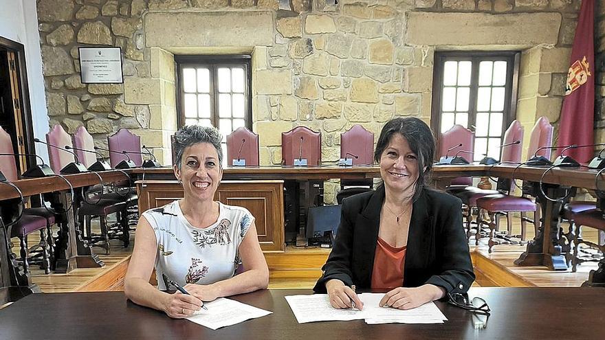 PNV y PSE firman un acuerdo de gobernabilidad en Zarautz