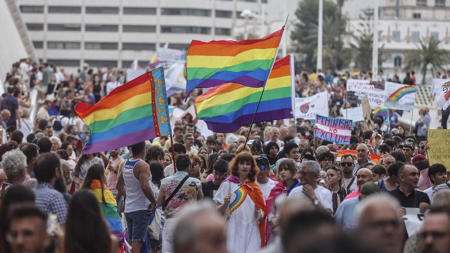 El Congreso aprueba castigar con hasta dos años de cárcel las 'terapias de conversión'