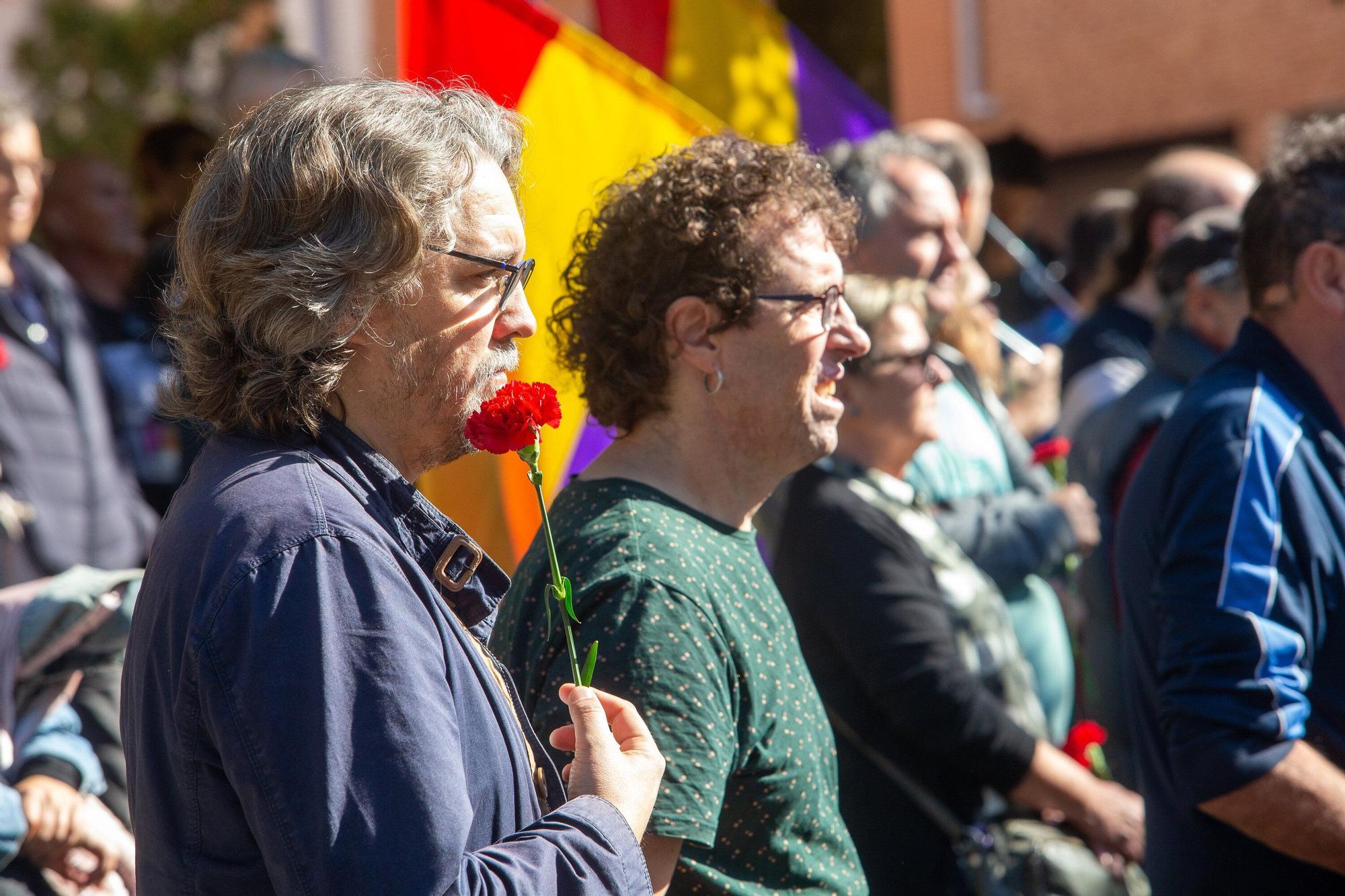 Inauguración del monumento en homenaje a las víctimas de la represión franquista en la Rochapea