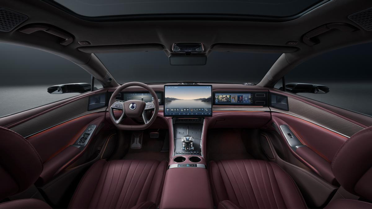 Interior de Denza Z9GT.