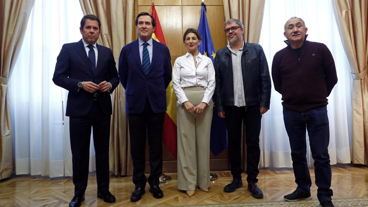 Díaz, antes de la reunión con los dirigentes de las patronales y sindicatos para analizar la próxima subida del Salario Mínimo Interprofesional (SMI).