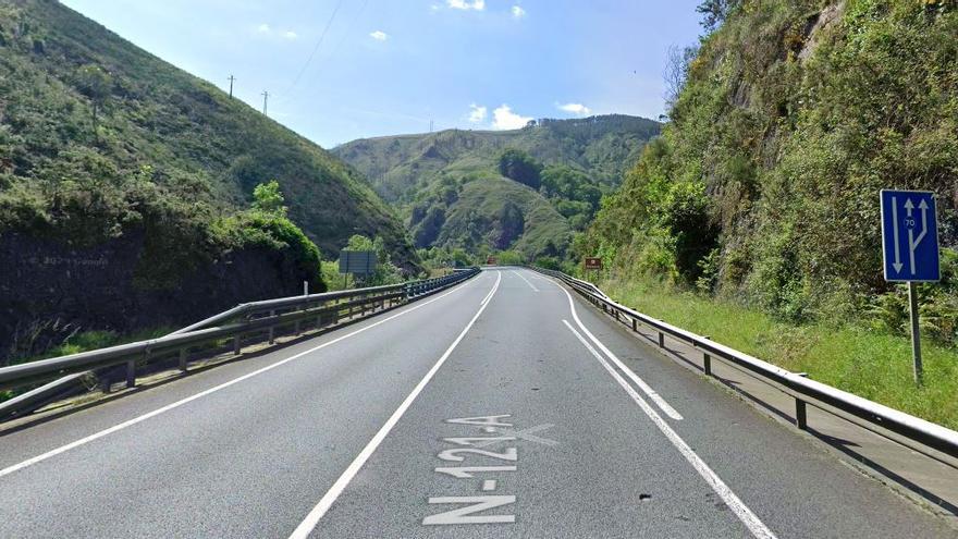 Herida en una salida de vía con vuelco en la N-121-A en Bera