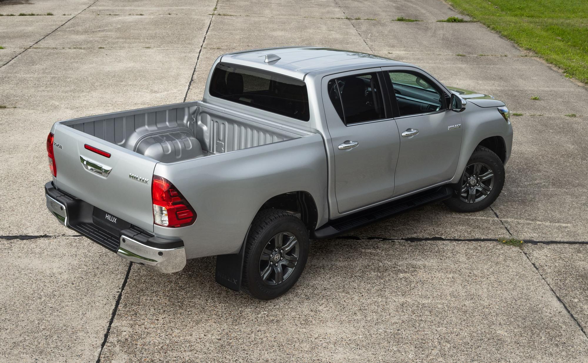 12 Toyota Hilux Mild Hybrid 48V.jpg