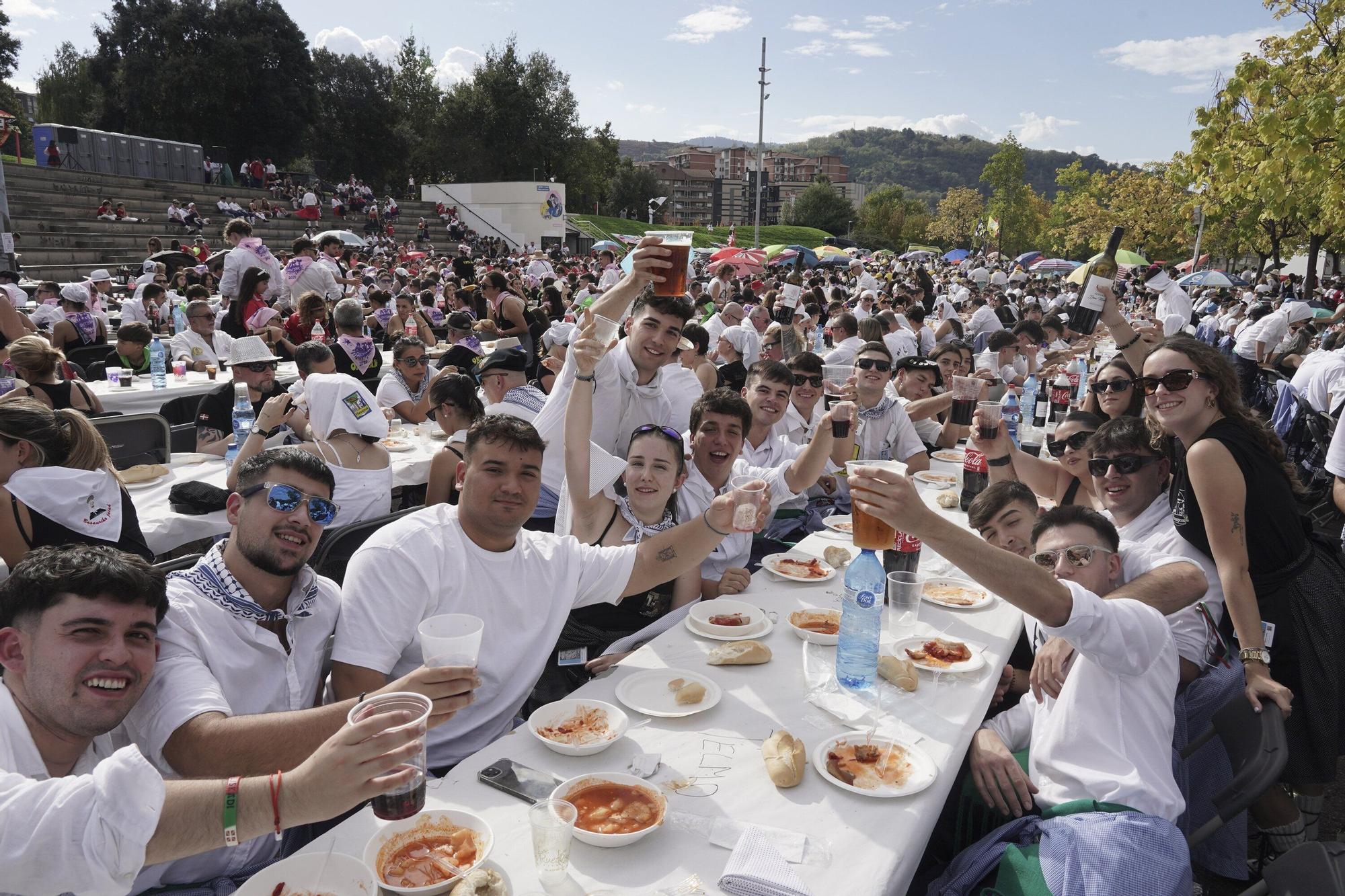 Más de 3.600 personas en la comida de cuadrillas de Basauri: “Es es indescriptible, se nos está yendo de las manos”