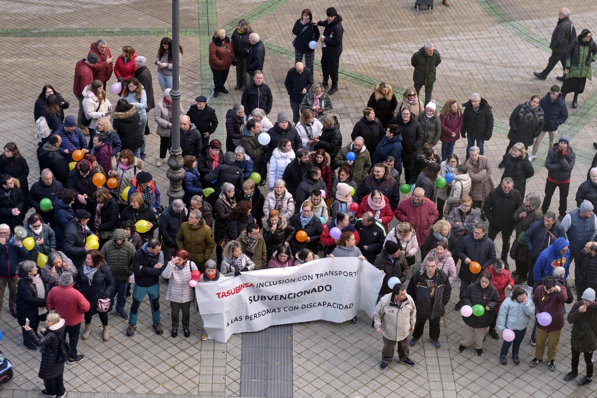 Imágenes de la protesta de Tasubinsa para la inclusión de transporte subvencionado