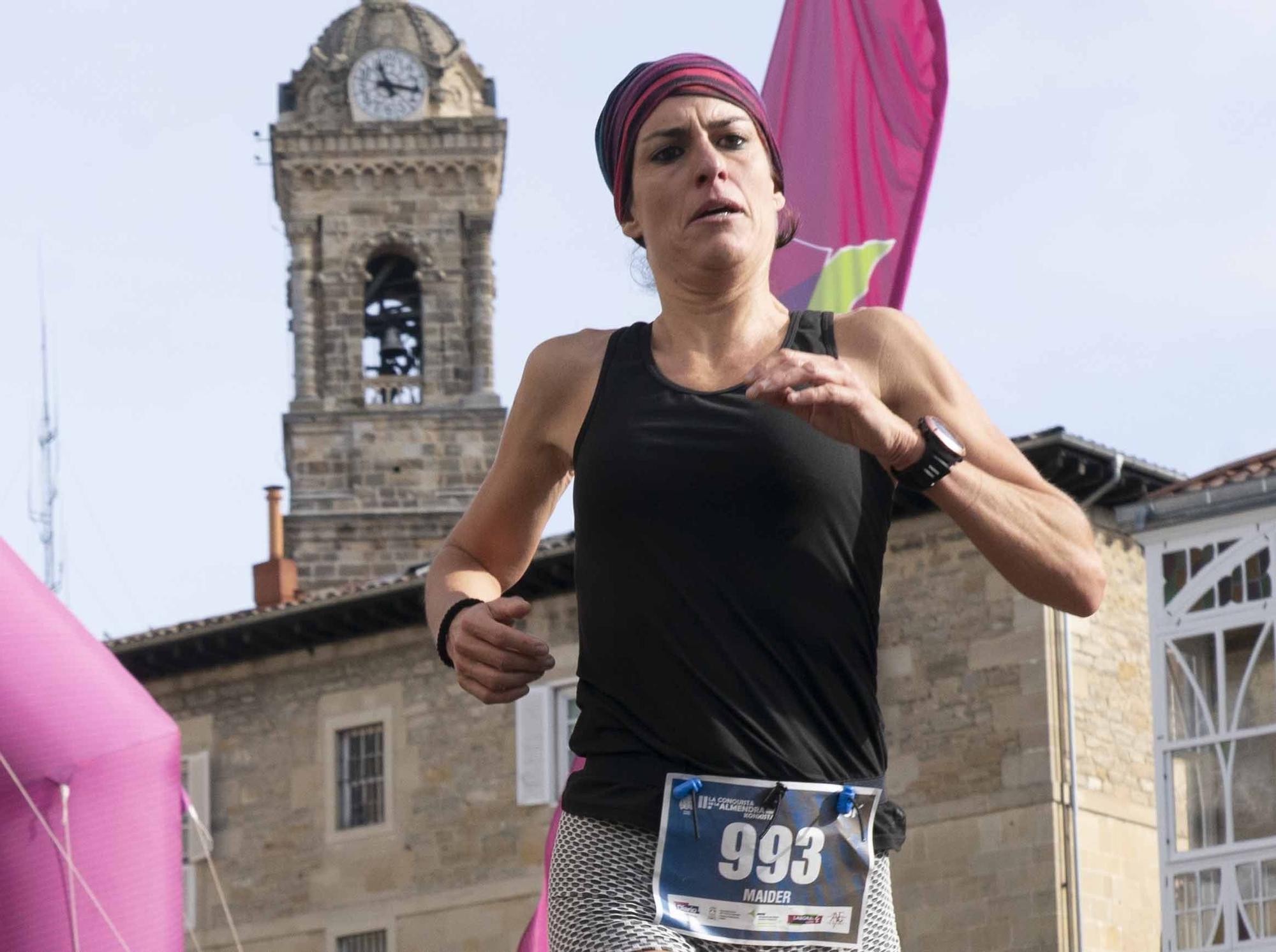 En imágenes: Un millar de corredores atraviesan la almendra