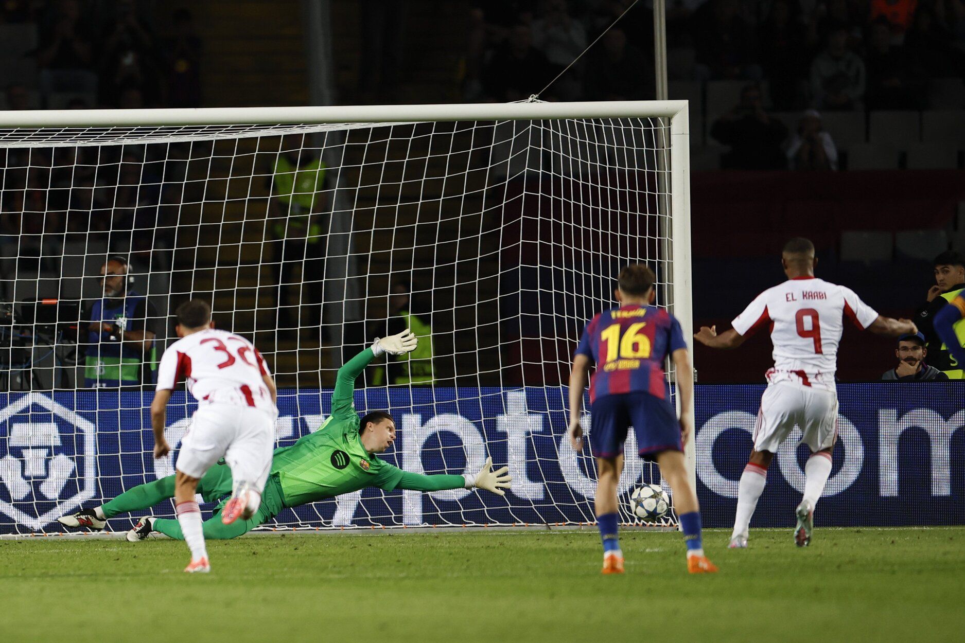 Imágenes del partido del Barcelona vs Olympiacos