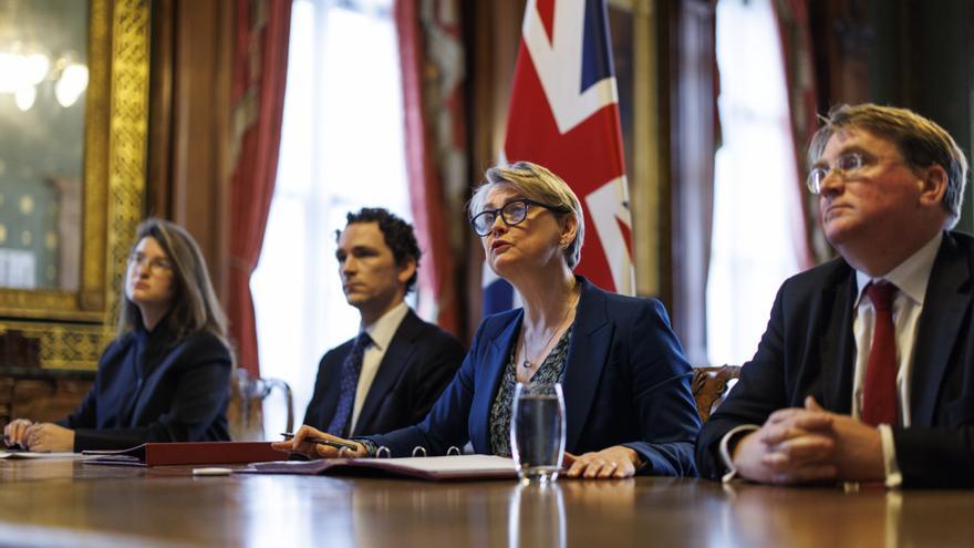 Cuarenta países buscan salida a la asfixia energética por el cierre de Ormuz