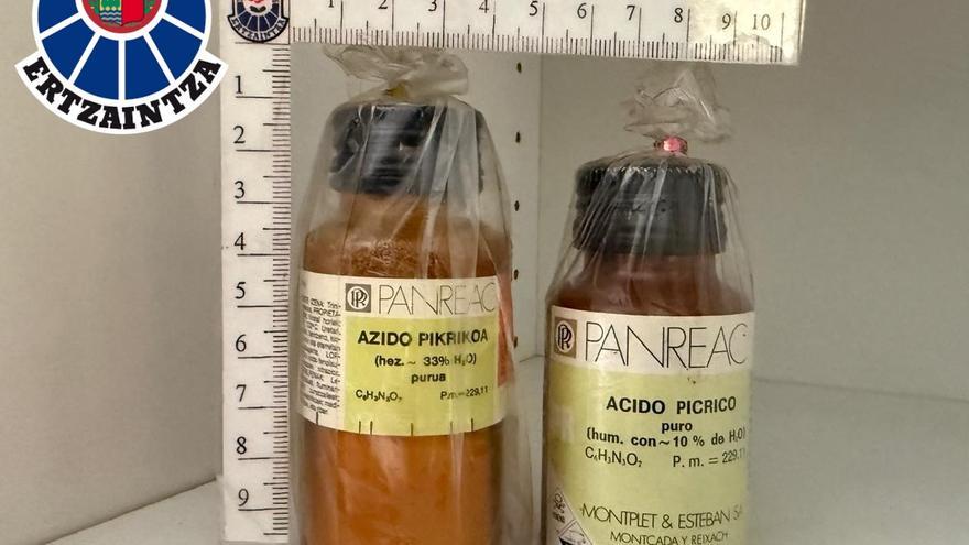 La Ertzaintza retira dos botes de ácido pícrico en un instituto de Vitoria-Gasteiz