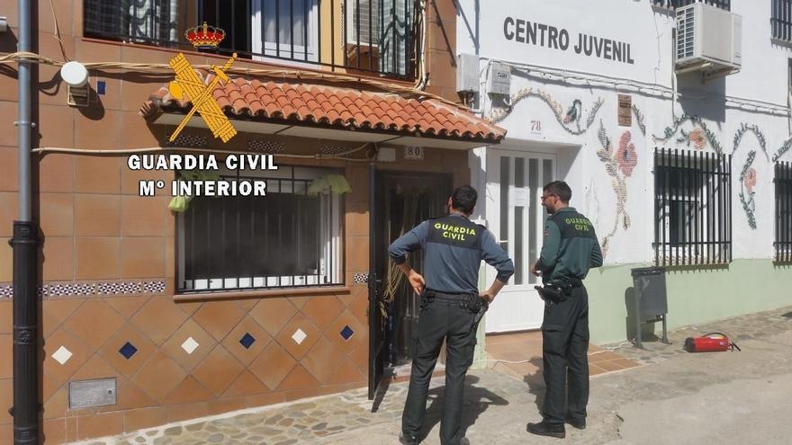 Hallan los cadáveres de dos hermanos en una vivienda de Cáceres