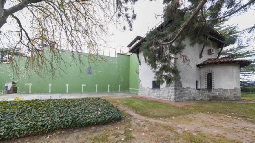 El frontón se mantiene en el proyecto.
