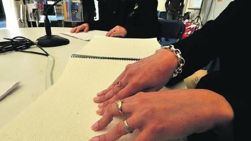 Donostia publica  su primer folleto turístico en braille