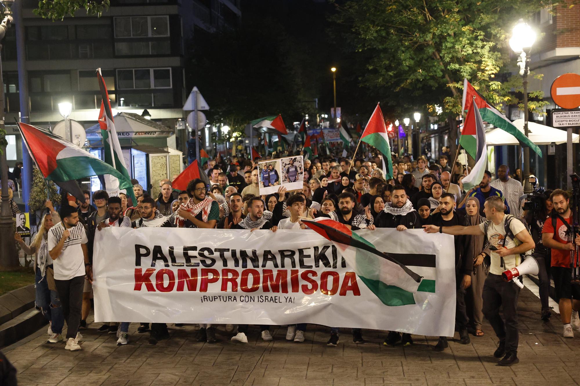 En imágenes: Una manifestación en apoyo a Palestina vuelve a reunir a miles de personas por la Gran Vía de Bilbao