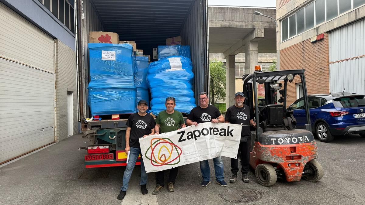 Nuevo container dirección a Lesbos con alimentos y material para mejorar sus condiciones de vida