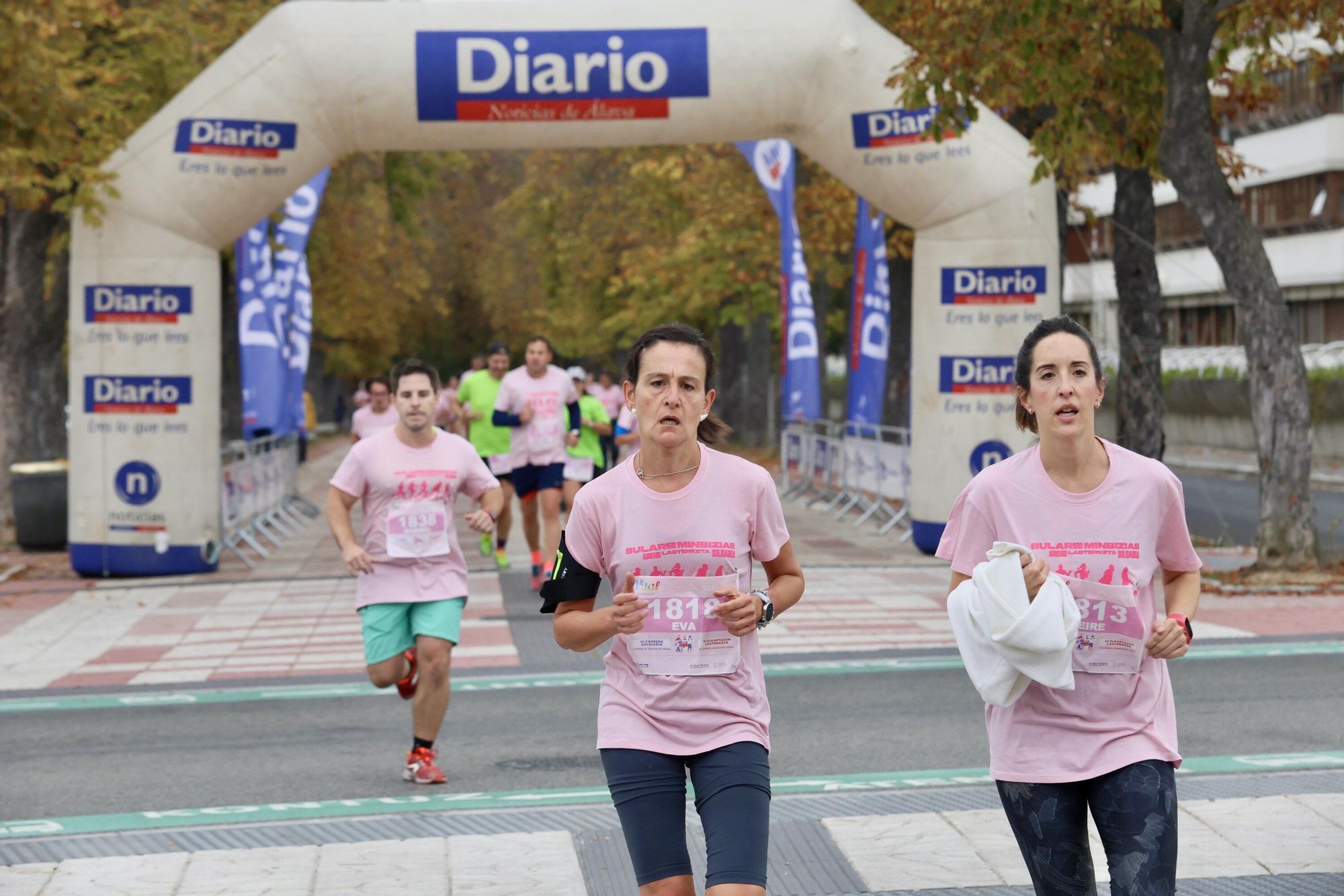 En imágenes: Vitoria se vuelca con la VI Carrera Solidaria contra el Cáncer de Mama