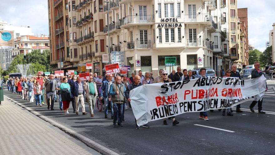 Pensionistas de Pamplona, contra las "malas prácticas bancarias"