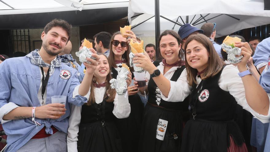En imágenes: Blusas y neskas disfrutan de Santiago