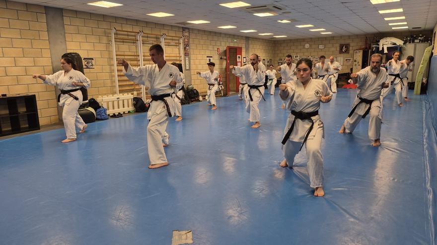Tres oiartzuarras en Japón, en el mundial de Kenpo Kai