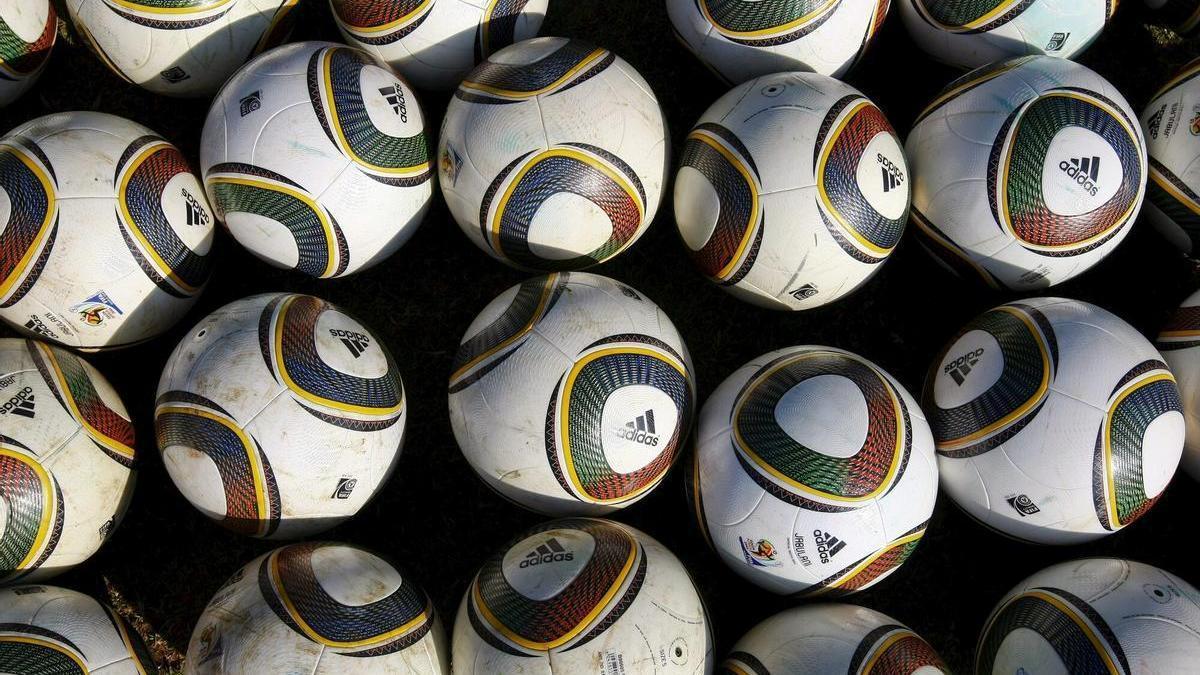 Varios balones de fútbol