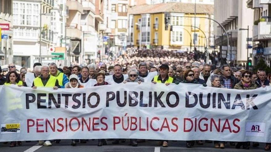 Miles de manifestantes reclaman en Gasteiz pensiones dignas vinculadas al IPC