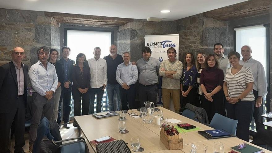 Una mesa marcará el rumbo del sector atunero en Bermeo