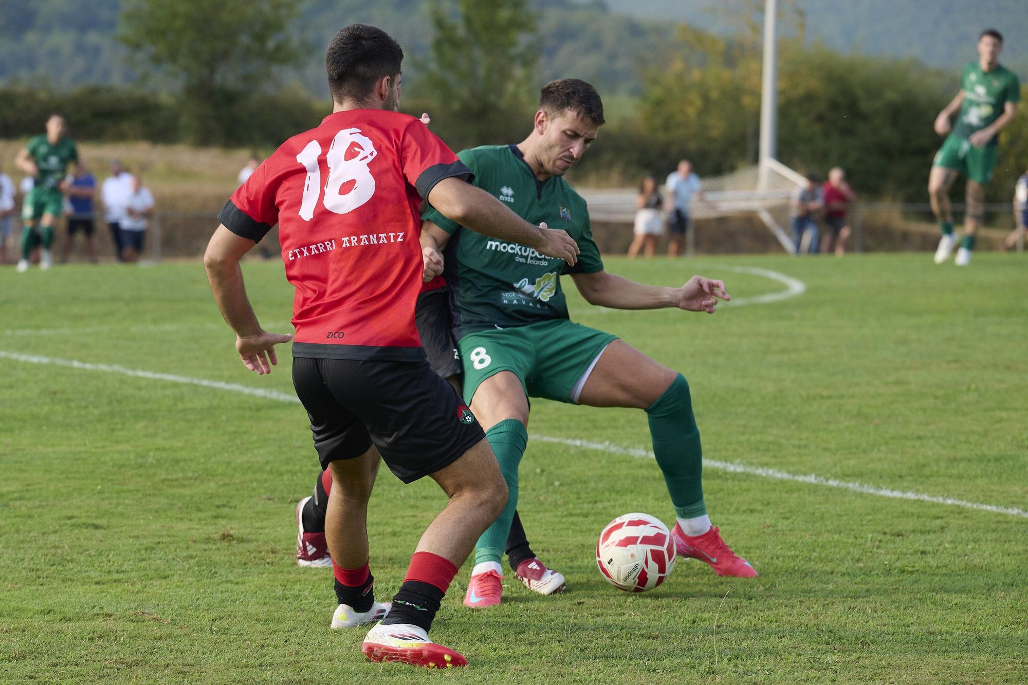 Fotos del Etxarri - Lourdes. Ida de la final de la Supercopa Navarra.