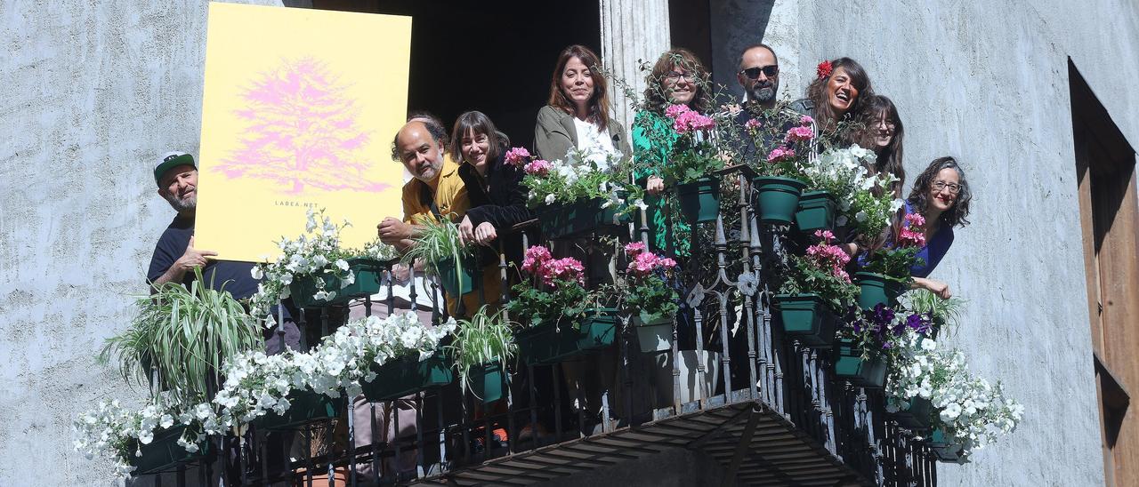 Fotos de la presentación y de una exposición del festival Arbola