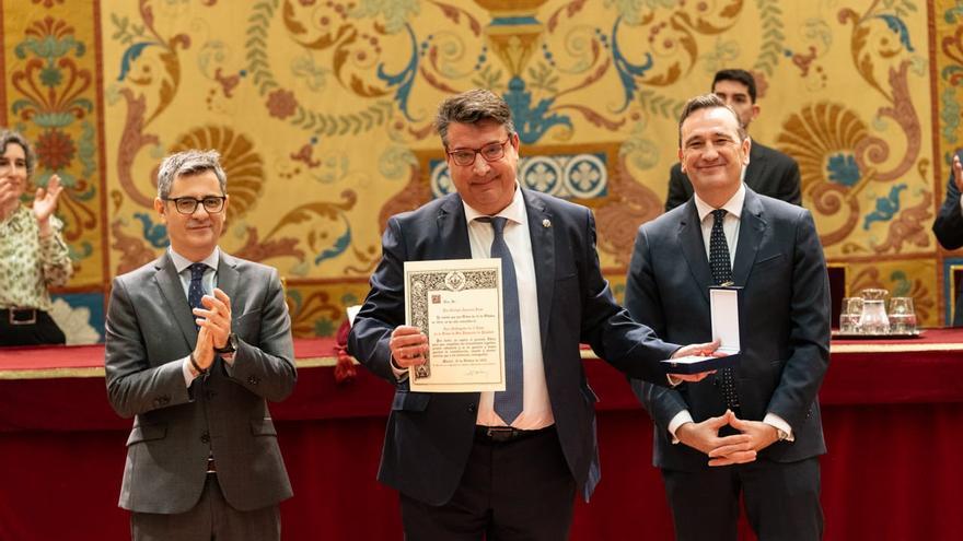 El abogado del Estado jefe en Navarra recibe la Cruz de San Raimundo de Peñafort