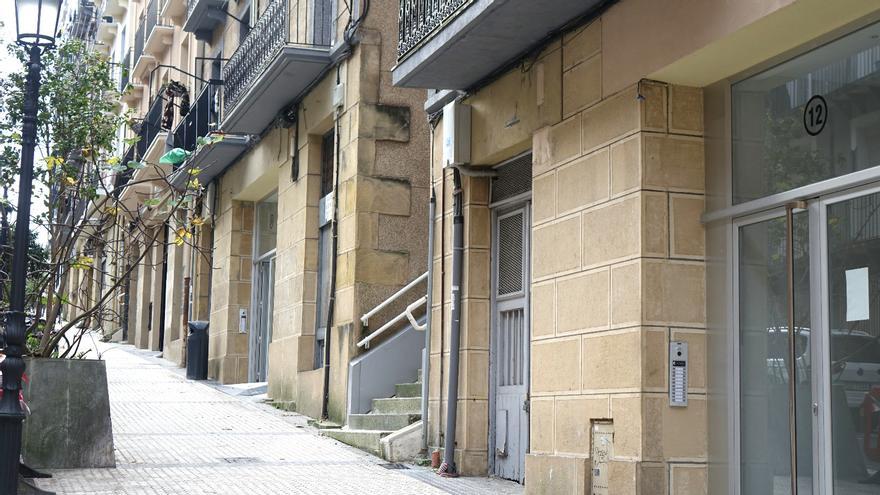 Las licencias de obra para los pisos turísticos de la calle de La Salud se pidieron antes de la entrada en vigor de la moratoria