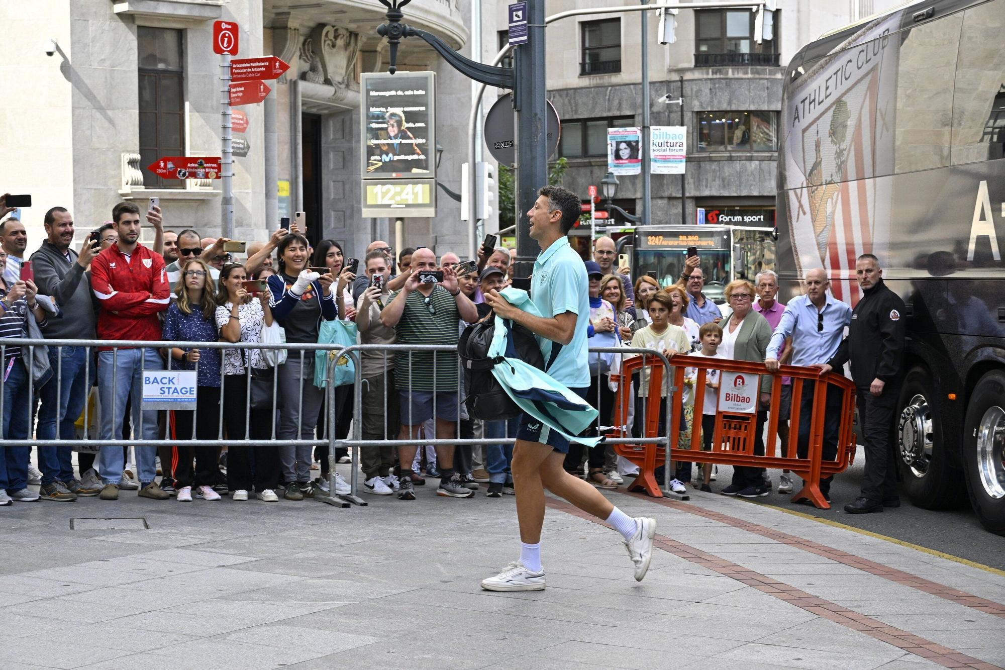 El Athletic llega al hotel Carlton