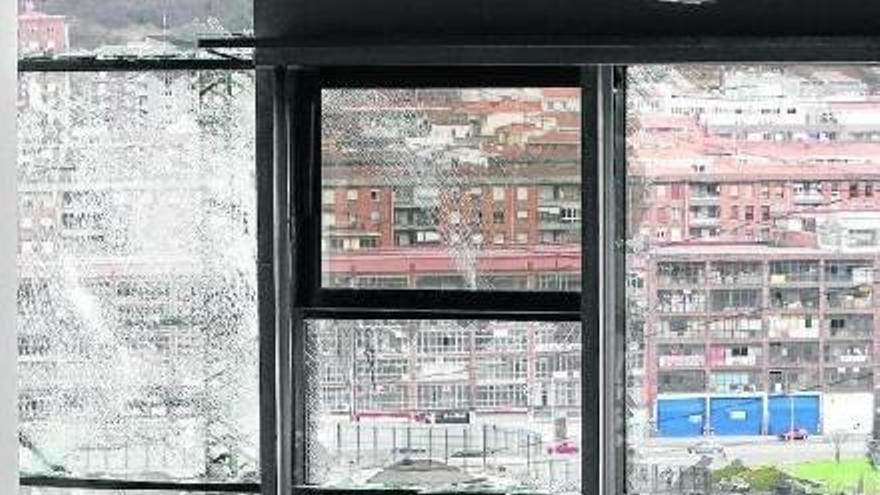 En 2008, ETA colocó una bomba en el exterior del edificio de EITB en Bilbao.