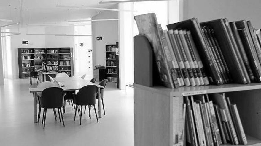 Vista de la biblioteca, ubicada en la planta baja del centro cívico Ángel Gutiérrez.