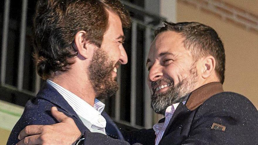 Vox presiona al PP en Castilla y León y desbarata los planes de Casado